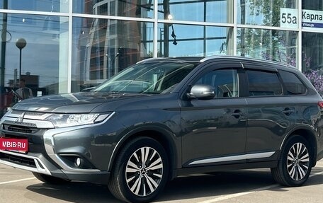 Mitsubishi Outlander III рестайлинг 3, 2019 год, 2 500 000 рублей, 1 фотография