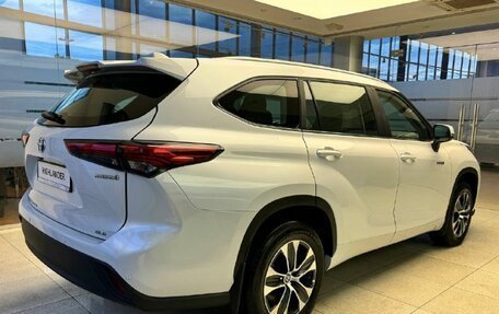 Toyota Highlander, 2023 год, 7 300 000 рублей, 2 фотография