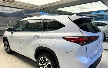 Toyota Highlander, 2023 год, 7 300 000 рублей, 4 фотография