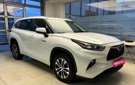 Toyota Highlander, 2023 год, 7 300 000 рублей, 3 фотография