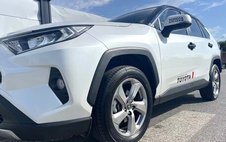 Toyota RAV4, 2021 год, 2 450 000 рублей, 2 фотография