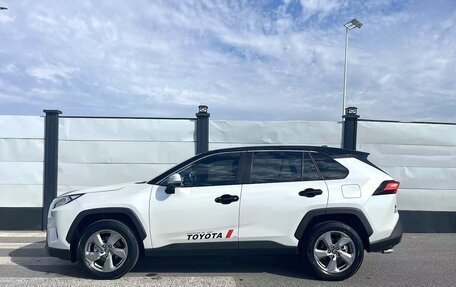 Toyota RAV4, 2021 год, 2 450 000 рублей, 4 фотография