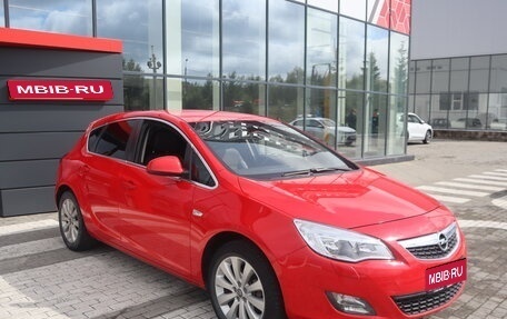 Opel Astra J, 2011 год, 805 000 рублей, 1 фотография