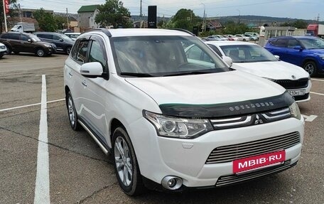 Mitsubishi Outlander III рестайлинг 3, 2012 год, 1 400 000 рублей, 2 фотография