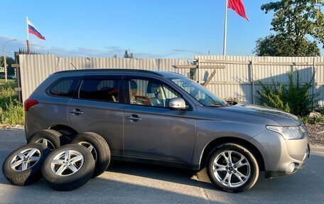 Mitsubishi Outlander III рестайлинг 3, 2012 год, 1 420 000 рублей, 3 фотография