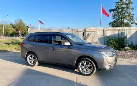 Mitsubishi Outlander III рестайлинг 3, 2012 год, 1 420 000 рублей, 4 фотография