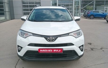 Toyota RAV4, 2018 год, 2 180 000 рублей, 2 фотография