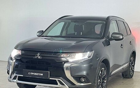 Mitsubishi Outlander III рестайлинг 3, 2021 год, 2 620 000 рублей, 3 фотография