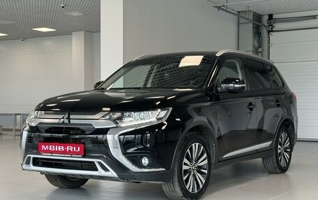 Mitsubishi Outlander III рестайлинг 3, 2019 год, 2 595 000 рублей, 1 фотография