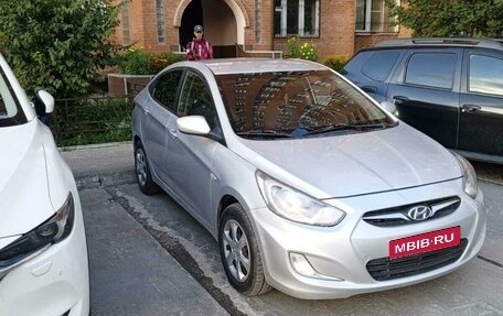 Hyundai Solaris II рестайлинг, 2013 год, 630 000 рублей, 1 фотография