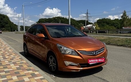 Hyundai Solaris II рестайлинг, 2015 год, 1 000 000 рублей, 2 фотография