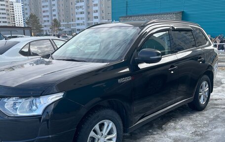 Mitsubishi Outlander III рестайлинг 3, 2013 год, 2 100 000 рублей, 2 фотография