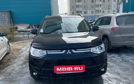 Mitsubishi Outlander III рестайлинг 3, 2013 год, 2 100 000 рублей, 3 фотография