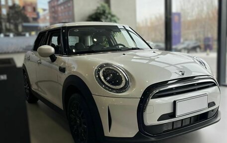 MINI Hatch, 2024 год, 4 490 000 рублей, 2 фотография