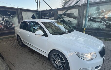 Skoda Superb III рестайлинг, 2012 год, 1 300 000 рублей, 1 фотография