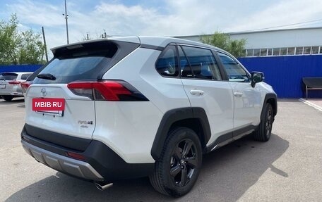 Toyota RAV4, 2022 год, 3 700 000 рублей, 6 фотография