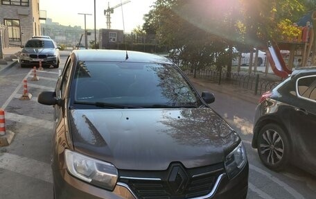 Renault Logan II, 2018 год, 700 000 рублей, 2 фотография