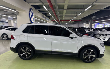 Volkswagen Tiguan II, 2019 год, 2 650 000 рублей, 2 фотография