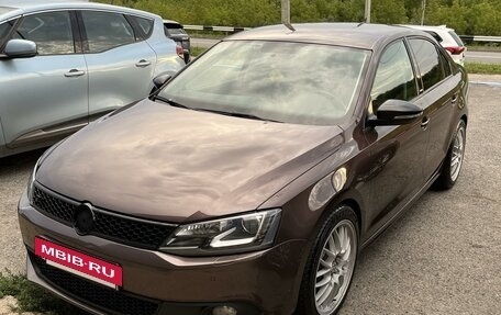 Volkswagen Jetta VI, 2014 год, 1 300 000 рублей, 2 фотография