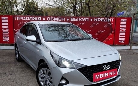 Hyundai Solaris II рестайлинг, 2021 год, 1 749 000 рублей, 2 фотография