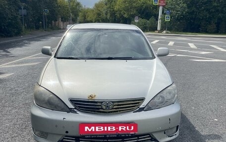 Toyota Camry V40, 2004 год, 700 000 рублей, 2 фотография