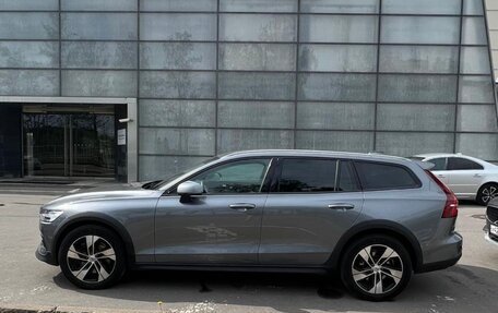 Volvo V60 Cross Country II, 2021 год, 4 500 000 рублей, 4 фотография