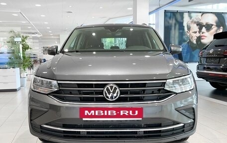 Volkswagen Tiguan II, 2021 год, 3 497 000 рублей, 2 фотография