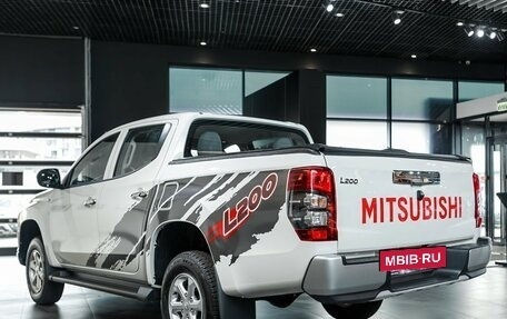 Mitsubishi L200 IV рестайлинг, 2023 год, 4 990 000 рублей, 7 фотография