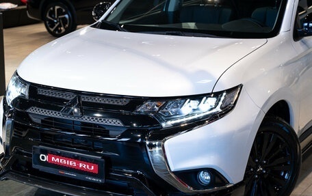 Mitsubishi Outlander III рестайлинг 3, 2022 год, 4 800 000 рублей, 10 фотография