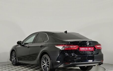 Toyota Camry, 2021 год, 3 900 000 рублей, 7 фотография