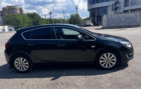 Opel Astra J, 2013 год, 950 000 рублей, 2 фотография