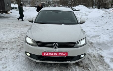 Volkswagen Jetta VI, 2012 год, 1 100 000 рублей, 3 фотография