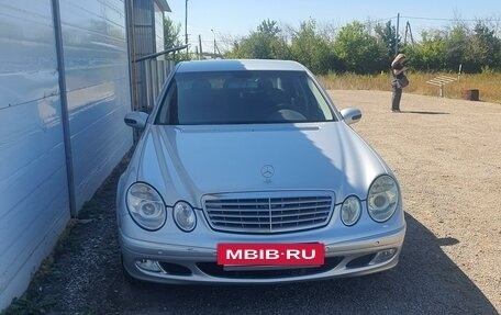 Mercedes-Benz E-Класс, 2004 год, 840 000 рублей, 3 фотография