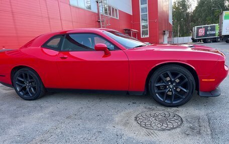 Dodge Challenger III рестайлинг 2, 2020 год, 3 950 000 рублей, 5 фотография