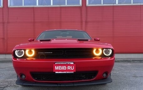 Dodge Challenger III рестайлинг 2, 2020 год, 3 950 000 рублей, 3 фотография