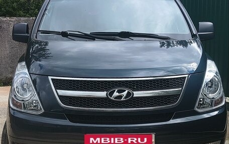 Hyundai Grand Starex Grand Starex I рестайлинг 2, 2015 год, 2 500 000 рублей, 2 фотография