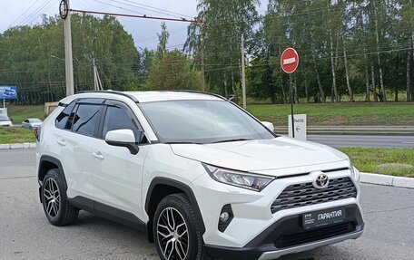 Toyota RAV4, 2020 год, 4 280 000 рублей, 3 фотография