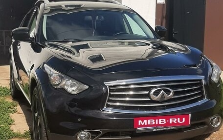 Infiniti QX70, 2014 год, 2 650 000 рублей, 2 фотография