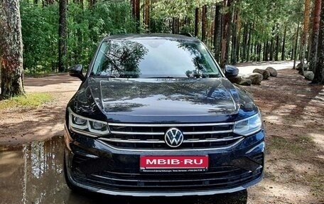 Volkswagen Tiguan II, 2021 год, 3 300 000 рублей, 2 фотография