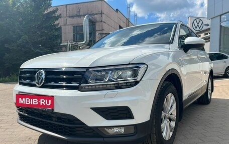 Volkswagen Tiguan II, 2020 год, 2 640 000 рублей, 2 фотография