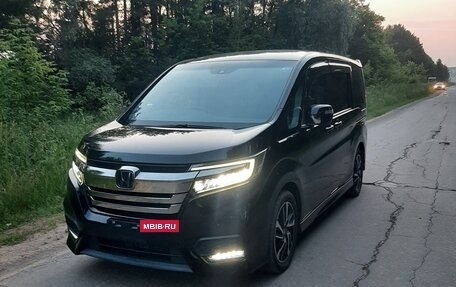 Honda Stepwgn IV, 2019 год, 2 900 000 рублей, 2 фотография