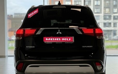 Mitsubishi Outlander III рестайлинг 3, 2019 год, 2 595 000 рублей, 5 фотография