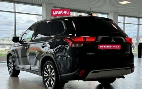 Mitsubishi Outlander III рестайлинг 3, 2019 год, 2 595 000 рублей, 6 фотография