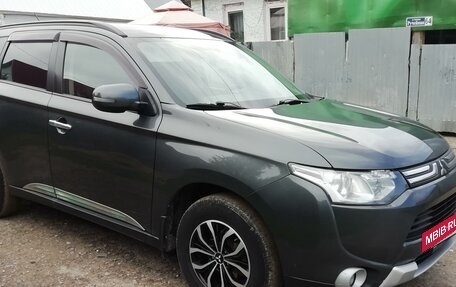 Mitsubishi Outlander III рестайлинг 3, 2014 год, 1 660 000 рублей, 3 фотография