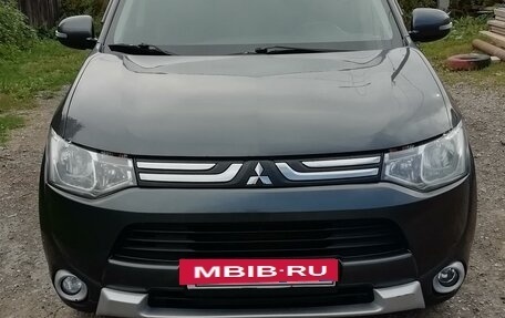 Mitsubishi Outlander III рестайлинг 3, 2014 год, 1 660 000 рублей, 2 фотография