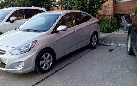 Hyundai Solaris II рестайлинг, 2013 год, 630 000 рублей, 4 фотография