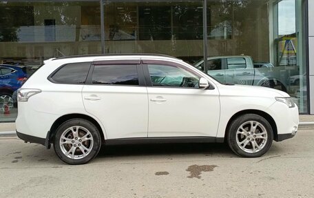 Mitsubishi Outlander III рестайлинг 3, 2013 год, 1 800 000 рублей, 4 фотография