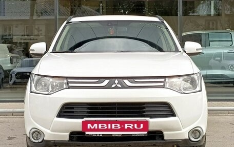 Mitsubishi Outlander III рестайлинг 3, 2013 год, 1 800 000 рублей, 2 фотография