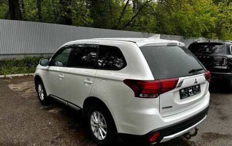 Mitsubishi Outlander III рестайлинг 3, 2017 год, 2 220 000 рублей, 4 фотография