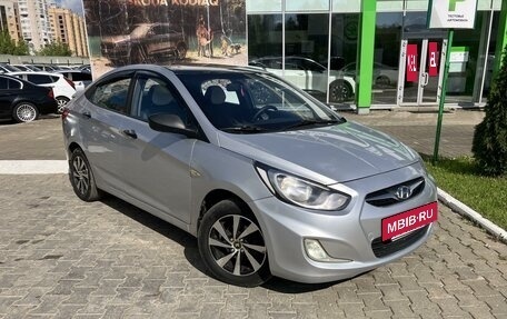 Hyundai Solaris II рестайлинг, 2012 год, 760 000 рублей, 3 фотография